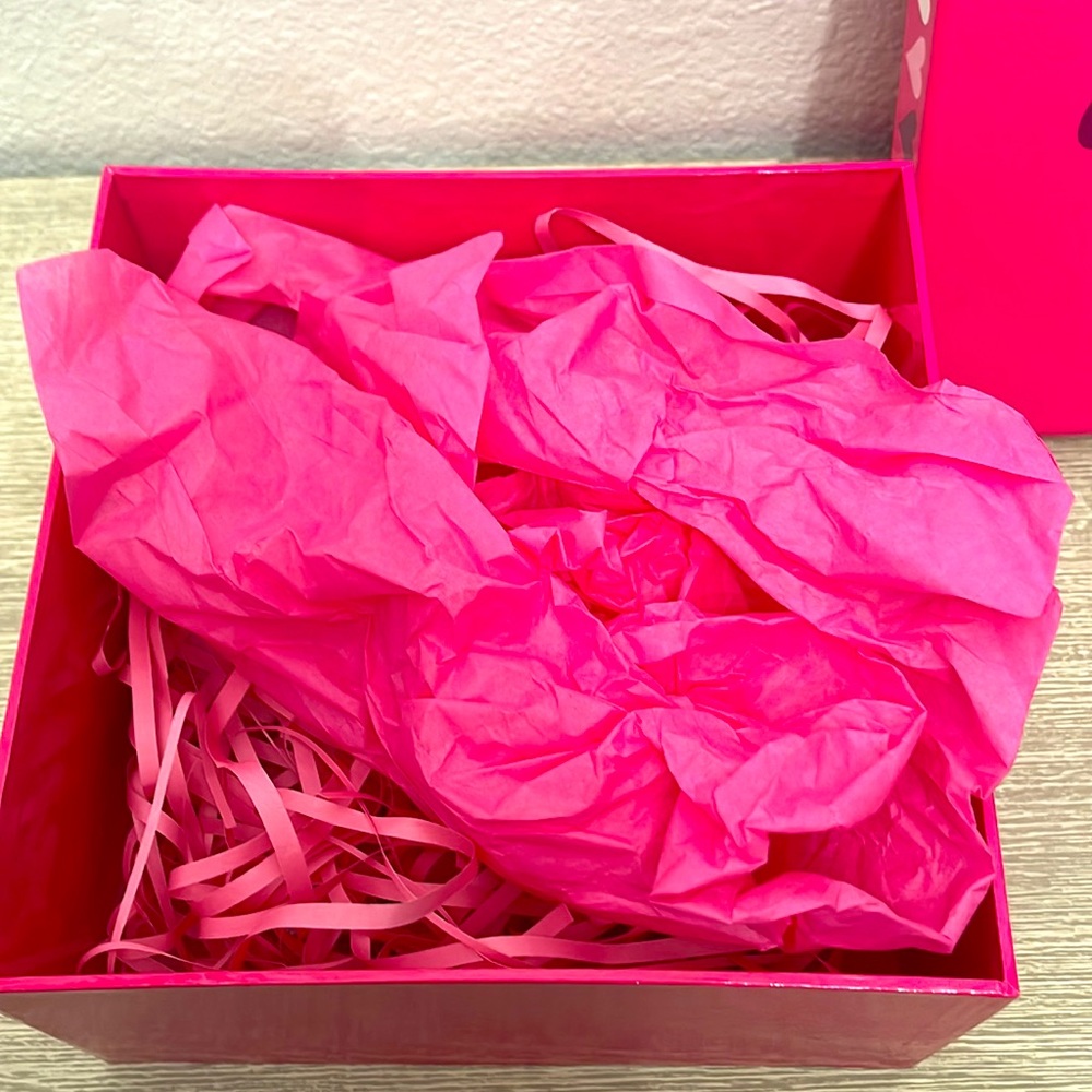 Pink Gift Box - Picture 4 of 5